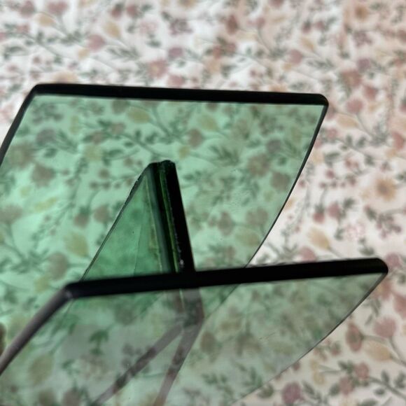 Green Post Modern V-Shaped Art Ghost Vase CG Glass Norway - Picture 6 of 7